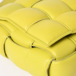 極美品 BOTTEGAVENETA ボッテガヴェネタ PADDED CASSETTE パデッド カセット ショルダーバッグ 591970 ライムグリーン 中古 4a003222