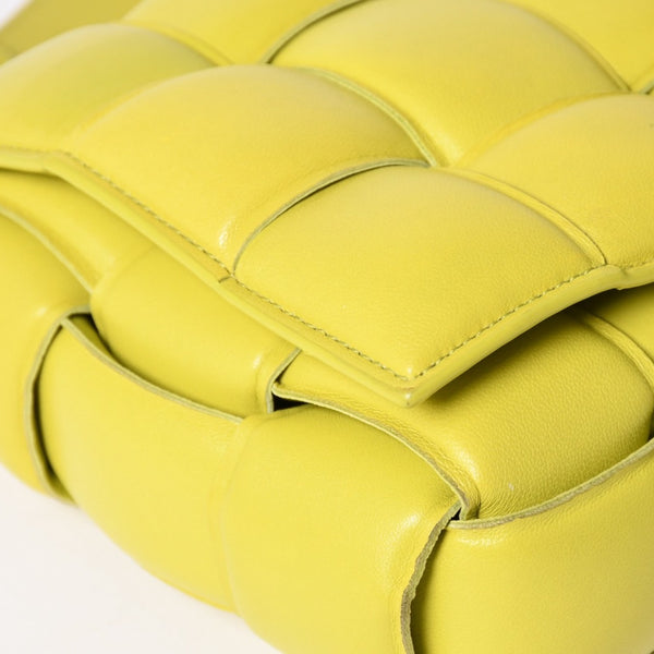 極美品 BOTTEGAVENETA ボッテガヴェネタ PADDED CASSETTE パデッド カセット ショルダーバッグ 591970 ライムグリーン 中古 4a003222