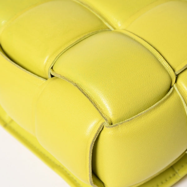 極美品 BOTTEGAVENETA ボッテガヴェネタ PADDED CASSETTE パデッド カセット ショルダーバッグ 591970 ライムグリーン 中古 4a003222