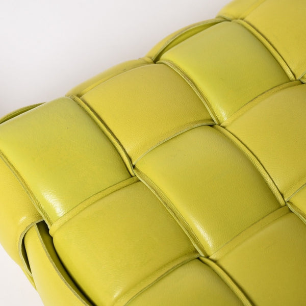 極美品 BOTTEGAVENETA ボッテガヴェネタ PADDED CASSETTE パデッド カセット ショルダーバッグ 591970 ライムグリーン 中古 4a003222