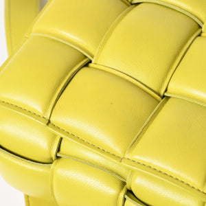 極美品 BOTTEGAVENETA ボッテガヴェネタ PADDED CASSETTE パデッド カセット ショルダーバッグ 591970 ライムグリーン 中古 4a003222