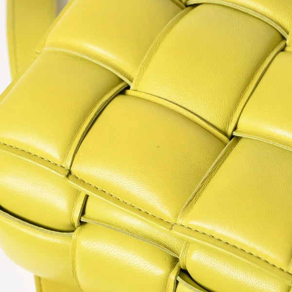 極美品 BOTTEGAVENETA ボッテガヴェネタ PADDED CASSETTE パデッド カセット ショルダーバッグ 591970 ライムグリーン 中古 4a003222