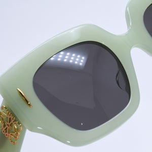 極美品 LOEWE ロエベ サングラス アイウェア LW40129U 95A サイズ50□22 140 アナグラムロゴ パステルグリーン 中古 4a003236