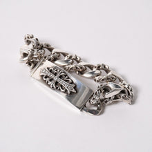 Load image into Gallery viewer, CHROME HEARTS クロムハーツ ID FLORAL CRS FNCY P DIA フローラルクロス ファンシーチェーン IDブレスレット 13リンク 純正 美品 中古 4a003351
