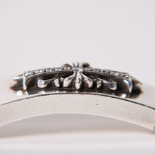 Load image into Gallery viewer, CHROME HEARTS クロムハーツ ID FLORAL CRS FNCY P DIA フローラルクロス ファンシーチェーン IDブレスレット 13リンク 純正 美品 中古 4a003351