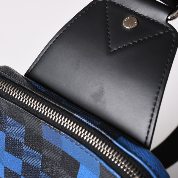 極美品 LOUIS VUITTON ルイヴィトン ボディバッグ ブラック ブルー グラフィット ピクセル アヴェニュー PVC レザーキャンバス シルバー金具 中古 4a002876
