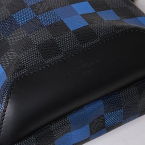 極美品 LOUIS VUITTON ルイヴィトン ボディバッグ ブラック ブルー グラフィット ピクセル アヴェニュー PVC レザーキャンバス シルバー金具 中古 4a002876