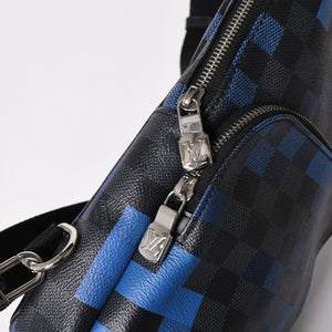 極美品 LOUIS VUITTON ルイヴィトン ボディバッグ ブラック ブルー グラフィット ピクセル アヴェニュー PVC レザーキャンバス シルバー金具 中古 4a002876