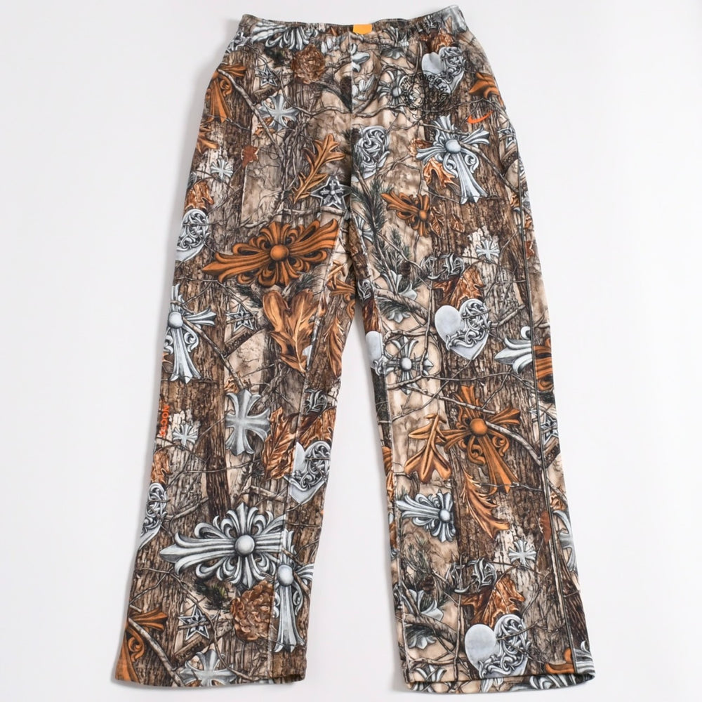 新品同様 CHROME HEARTS クロムハーツ ナイキ ドレイク ノクタ トリプルコラボ カモホースシュースウェットパンツ SW リアルツリー調 ウッドランドカモフラージュ Lサイズ 中古 4a003398