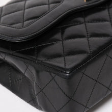 Load image into Gallery viewer, CHANEL シャネル パリ限定マトラッセチェーンショルダーバッグ Wフラップ ラムスキン ブラック SV×GD金具 2番台 ココマーク 美品 中古 4a003277