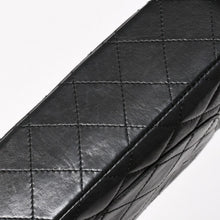 Load image into Gallery viewer, CHANEL シャネル パリ限定マトラッセチェーンショルダーバッグ Wフラップ ラムスキン ブラック SV×GD金具 2番台 ココマーク 美品 中古 4a003277