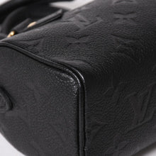 Load image into Gallery viewer, 新品同様 LOUIS VUITTON ルイヴィトン ナノ スピーディ 2WAYハンドバッグ M82450 ブラック モノグラムアンプラントレザー 中古 4a003279