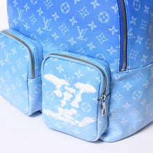 Load image into Gallery viewer, 新品同様 LOUIS VUITTON ルイヴィトン バックパック マルチポケット M45441 モノグラムクラウズキャンバス ブルー 中古 4a003355