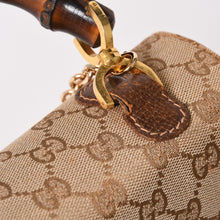 Load image into Gallery viewer, GUCCI グッチ バンブーハンドバッグ オールドグッチ ショルダーバッグ GGキャンバス バンブー ブラウン ベージュ ターンロック 美品 中古 4a003328