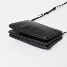 Load image into Gallery viewer, CELINE セリーヌ スモールトリオ Shoulder Bag ショルダーバッグ ブラック ゴールド金具 レザー 美品 中古 4a003012