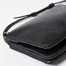 Load image into Gallery viewer, CELINE セリーヌ スモールトリオ Shoulder Bag ショルダーバッグ ブラック ゴールド金具 レザー 美品 中古 4a003012