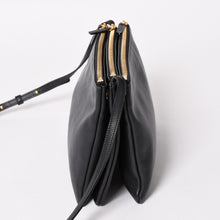 画像をギャラリービューアに読み込む, 極美品 CELINE セリーヌ トリオ ショルダーバッグ クラッチバッグ ブラック レザー ゴールド金具 中古 4a002911