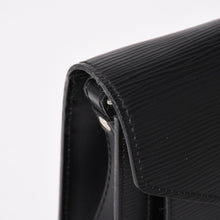 画像をギャラリービューアに読み込む, 極美品 LOUIS VUITTON ルイヴィトン エピバッグ ブラック エピレザー ポシェット セリエ セカンドバッグ シルバー金具 中古 4a003011