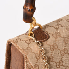 Load image into Gallery viewer, GUCCI グッチ バンブーハンドバッグ オールドグッチ ショルダーバッグ GGキャンバス バンブー ブラウン ベージュ ターンロック 美品 中古 4a003328