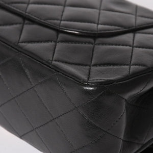 極美品 CHANEL シャネル マトラッセ25 Wフラップ Wチェーンショルダーバッグ A01112 2番台 ラムスキン ココマーク ブラック 中古 4a003285