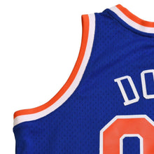 画像をギャラリービューアに読み込む, 新品同様 Mitchell&amp;Ness ミッチェルアンドネス MF DOOM 1971-2020 ニューヨークニックス スウィングマンユニフォーム Lサイズ オレンジ ブルー 中古 4a002302