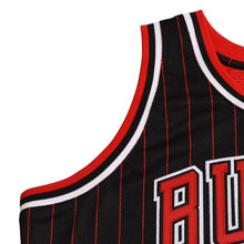 画像をギャラリービューアに読み込む, 新品同様 Mitchell&amp;Ness ミッチェルアンドネス シカゴブルズ スコッティピッペン 1996-97 オルタネイトスウィングマンジャージ サイズL レッド ブラック 中古 4a002214