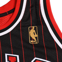画像をギャラリービューアに読み込む, 新品同様 Mitchell&amp;Ness ミッチェルアンドネス シカゴブルズ スコッティピッペン 1996-97 オルタネイトスウィングマンジャージ サイズL レッド ブラック 中古 4a002214