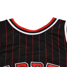 画像をギャラリービューアに読み込む, 新品同様 Mitchell&amp;Ness ミッチェルアンドネス シカゴブルズ スコッティピッペン 1996-97 オルタネイトスウィングマンジャージ サイズL レッド ブラック 中古 4a002214