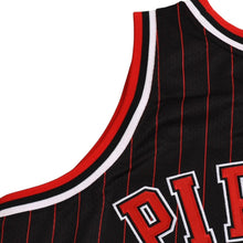 画像をギャラリービューアに読み込む, 新品同様 Mitchell&amp;Ness ミッチェルアンドネス シカゴブルズ スコッティピッペン 1996-97 オルタネイトスウィングマンジャージ サイズL レッド ブラック 中古 4a002214