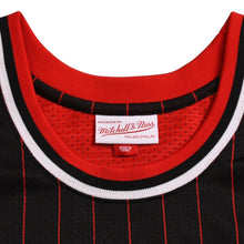 画像をギャラリービューアに読み込む, 新品同様 Mitchell&amp;Ness ミッチェルアンドネス シカゴブルズ スコッティピッペン 1996-97 オルタネイトスウィングマンジャージ サイズL レッド ブラック 中古 4a002214