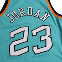 Load image into Gallery viewer, 新品同様 Mitchell&amp;Ness ミッチェルアンドネス 1996オールスターゲーム マイケルジョーダン イースタンカンファレンスオーセンティックユニフォーム サイズL アクアブルー オレンジ ホワイト 中古 4a002298