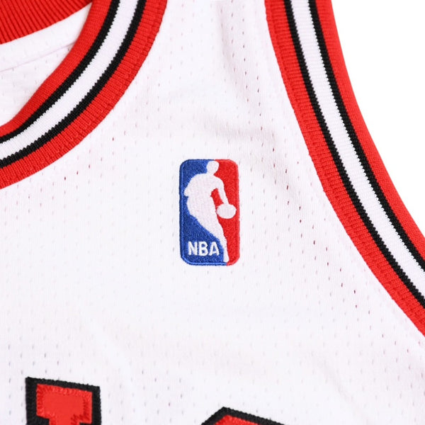 新品同様 Mitchell&Ness ミッチェルアンドネス シカゴブルズ スコッティピッペン 1997-98 オーセンティックジャージ サイズL ホワイト レッド 中古 4a002223
