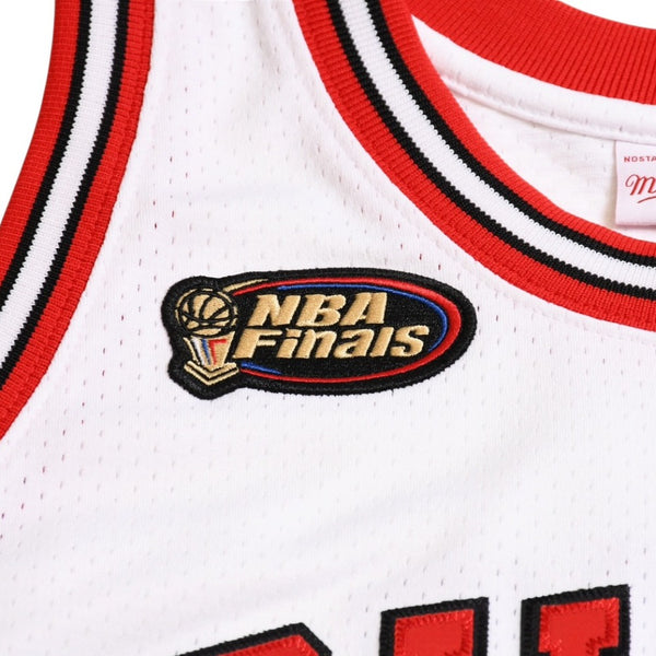 新品同様 Mitchell&Ness ミッチェルアンドネス シカゴブルズ スコッティピッペン 1997-98 オーセンティックジャージ サイズL ホワイト レッド 中古 4a002223