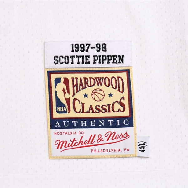 新品同様 Mitchell&Ness ミッチェルアンドネス シカゴブルズ スコッティピッペン 1997-98 オーセンティックジャージ サイズL ホワイト レッド 中古 4a002223