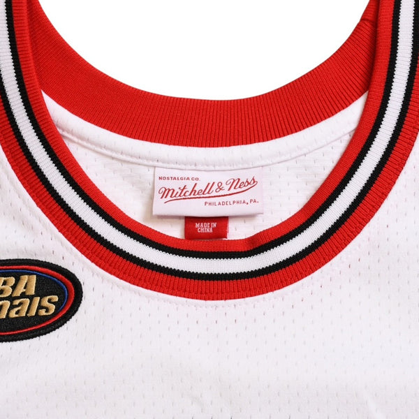 新品同様 Mitchell&Ness ミッチェルアンドネス シカゴブルズ スコッティピッペン 1997-98 オーセンティックジャージ サイズL ホワイト レッド 中古 4a002223