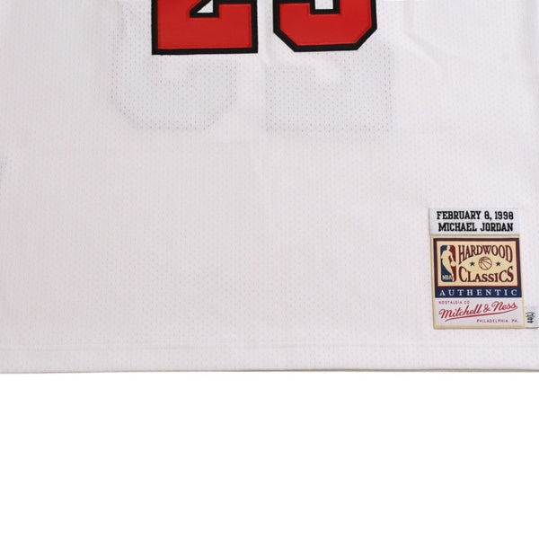 Like new Mitchell&Ness Mitchell &amp; Ness Chicago Bulls Michael Jordan 1997-98 Authentic Jersey White Red Size L Used 4a002303