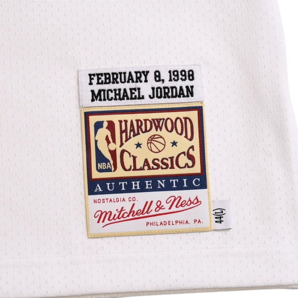 Like new Mitchell&Ness Mitchell &amp; Ness Chicago Bulls Michael Jordan 1997-98 Authentic Jersey White Red Size L Used 4a002303