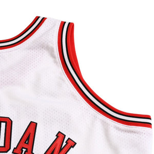Like new Mitchell&Ness Mitchell &amp; Ness Chicago Bulls Michael Jordan 1997-98 Authentic Jersey White Red Size L Used 4a002303