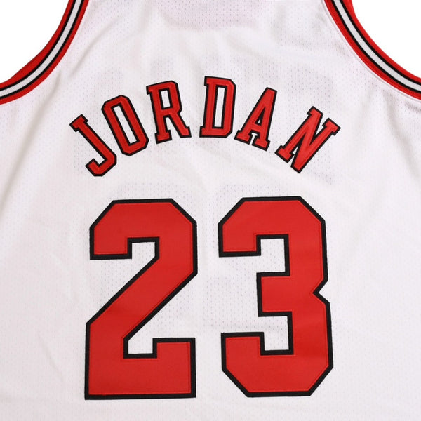 Like new Mitchell&Ness Mitchell &amp; Ness Chicago Bulls Michael Jordan 1997-98 Authentic Jersey White Red Size L Used 4a002303