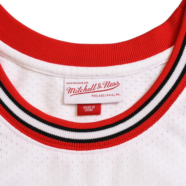 Like new Mitchell&Ness Mitchell &amp; Ness Chicago Bulls Michael Jordan 1997-98 Authentic Jersey White Red Size L Used 4a002303