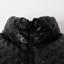 Load image into Gallery viewer, 極美品 LOUIS VUITTON ルイヴィトン ダウンジャケット モノグラムパファーダウンジャケット ブラック サイズ50 ブルゾン 112477 中古 4a001044