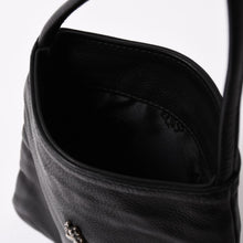 Load image into Gallery viewer, 極美品 CHROME HEARTS クロムハーツ DAGGER DRACULA BAG ダガー ドラキュラ ハンドバッグ ダガー装飾 ブラック シルバー925 中古 4a003342