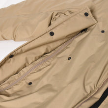 Load image into Gallery viewer, PRADA SPORT プラダスポーツ 中綿ダウンジャケット 24V3770 アウター ベージュ GORE-TEX ゴアテックス コート 52サイズ ブロンズ金具 良品 中古 4a004435