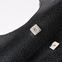 Load image into Gallery viewer, GUCCI グッチ GGキャンバスショルダーバッグ ハンドバッグ ワンショルダー GGキャンバス 132260 ブラック シルバー金具 美品 中古 4a003515