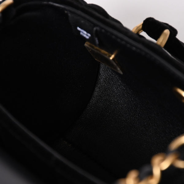 極美品 CHANEL シャネル マトラッセ ベルベット ミニボーリング2wayバッグ ランダム番台 ベルベット レザー ブラック ゴールド金具 中古 4a003656