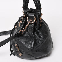 画像をギャラリービューアに読み込む, 極美品 BALENCIAGA バレンシアガ ジャイアントミニポンポン ショルダーバッグ 2WAY ハンドバッグ ラムスキン ピンクゴールド金具 中古 4a003514