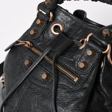 画像をギャラリービューアに読み込む, 極美品 BALENCIAGA バレンシアガ ジャイアントミニポンポン ショルダーバッグ 2WAY ハンドバッグ ラムスキン ピンクゴールド金具 中古 4a003514