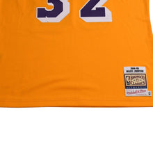 画像をギャラリービューアに読み込む, 新品同様 Mitchell&amp;Ness ミッチェルアンドネス ハードウッドクラシックススウィングマンユニフォーム ロサンゼルスレイカーズ マジックジョンソン 32番 1984-85 イエロー パープル XLサイズ 中古 4a002285