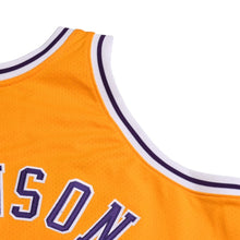 画像をギャラリービューアに読み込む, 新品同様 Mitchell&amp;Ness ミッチェルアンドネス ハードウッドクラシックススウィングマンユニフォーム ロサンゼルスレイカーズ マジックジョンソン 32番 1984-85 イエロー パープル XLサイズ 中古 4a002285