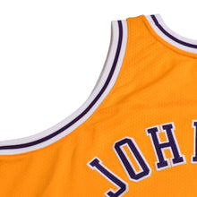 画像をギャラリービューアに読み込む, 新品同様 Mitchell&amp;Ness ミッチェルアンドネス ハードウッドクラシックススウィングマンユニフォーム ロサンゼルスレイカーズ マジックジョンソン 32番 1984-85 イエロー パープル XLサイズ 中古 4a002285